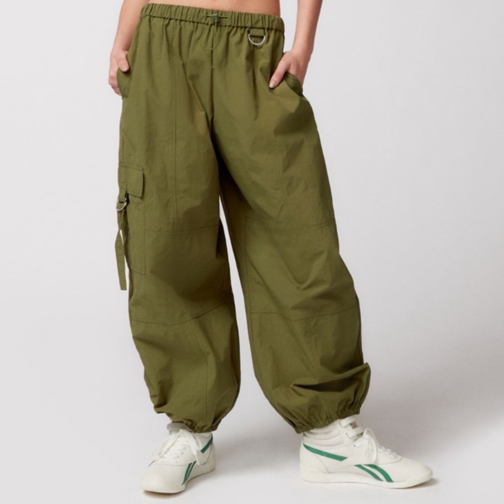 urban outfitters jana nylon balloon cargo pant - Picture 7 of 9